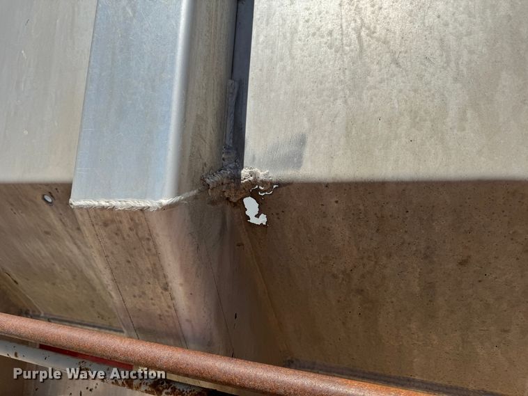 image for item DK6805 2000 Red River Manufacturing live bottom trailer