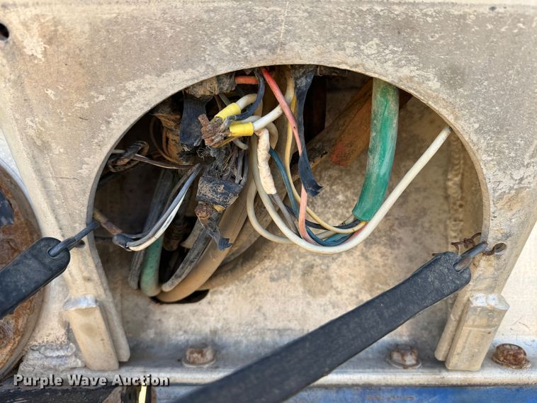 image for item DK6805 2000 Red River Manufacturing live bottom trailer