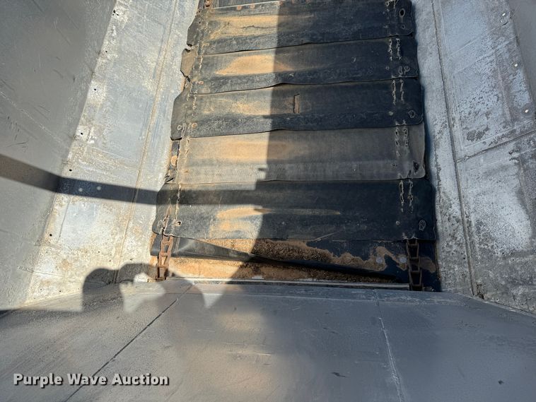 image for item DK6805 2000 Red River Manufacturing live bottom trailer