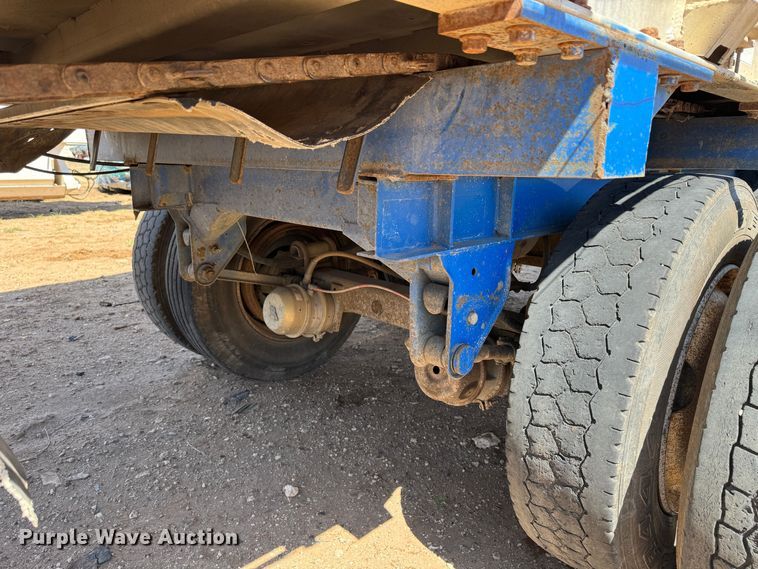 image for item DK6805 2000 Red River Manufacturing live bottom trailer