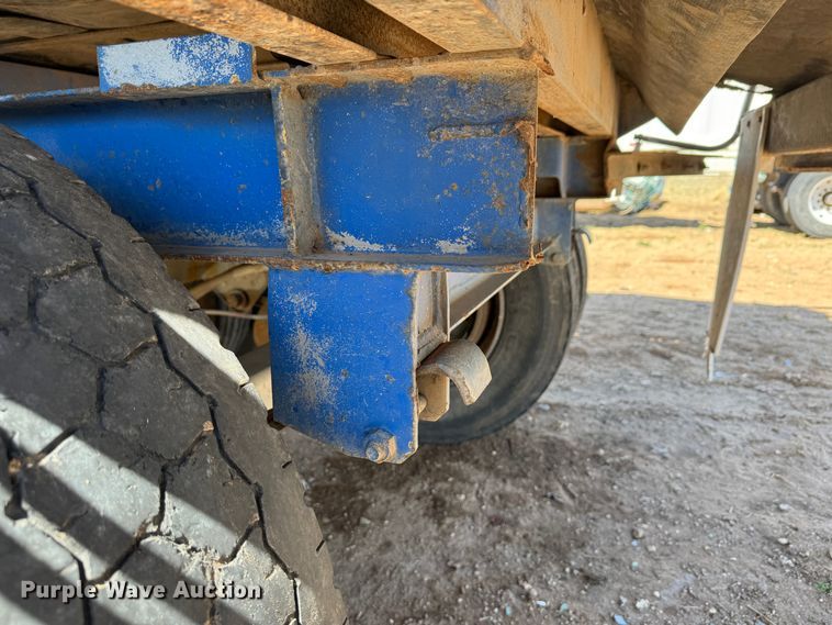 image for item DK6805 2000 Red River Manufacturing live bottom trailer