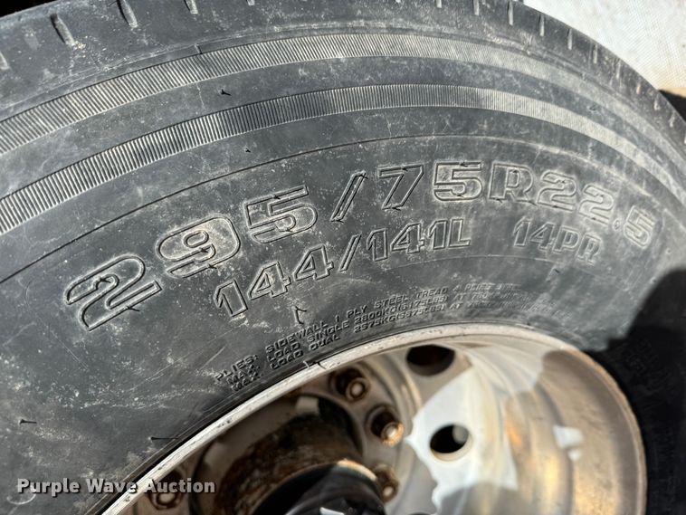 image for item DK6805 2000 Red River Manufacturing live bottom trailer