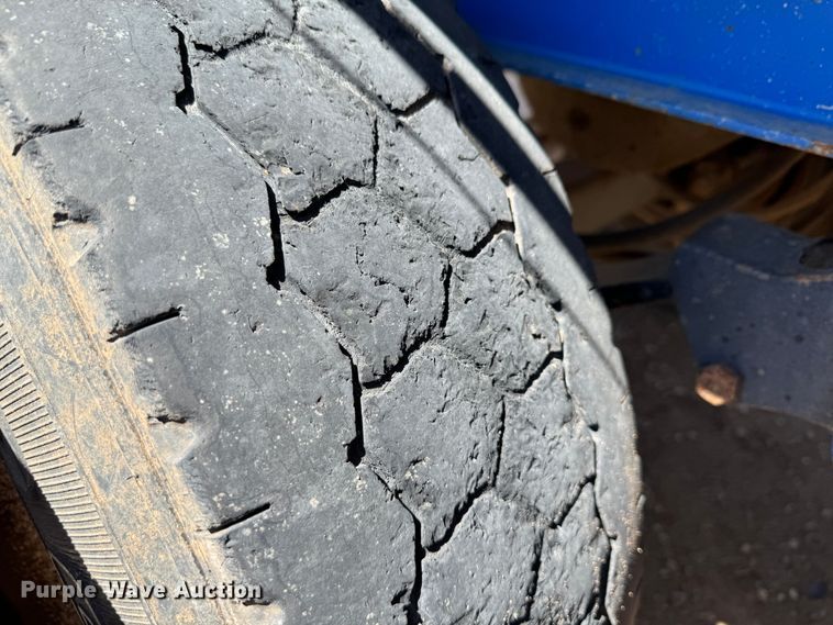 image for item DK6805 2000 Red River Manufacturing live bottom trailer