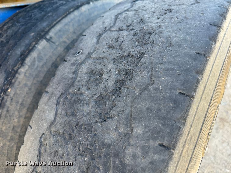 image for item DK6805 2000 Red River Manufacturing live bottom trailer