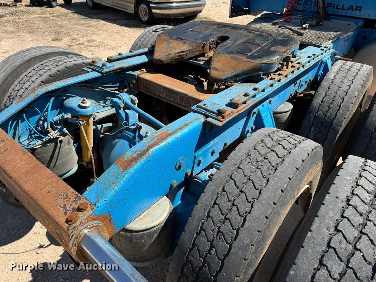 image for item DK6807 1993 Peterbilt 379 semi truck