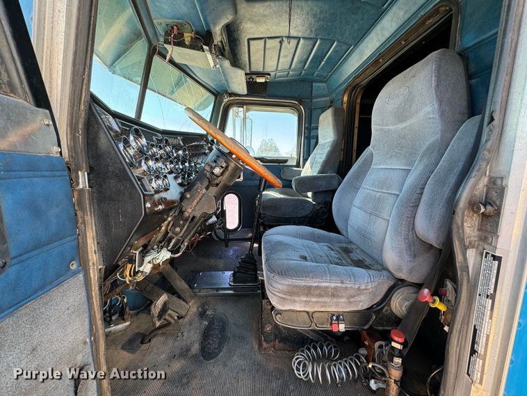 image for item DK6807 1993 Peterbilt 379 semi truck