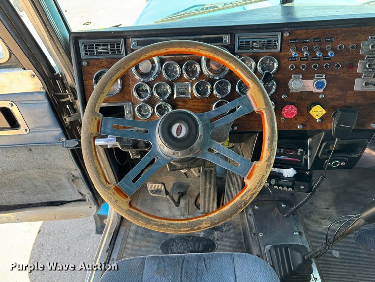 image for item DK6807 1993 Peterbilt 379 semi truck