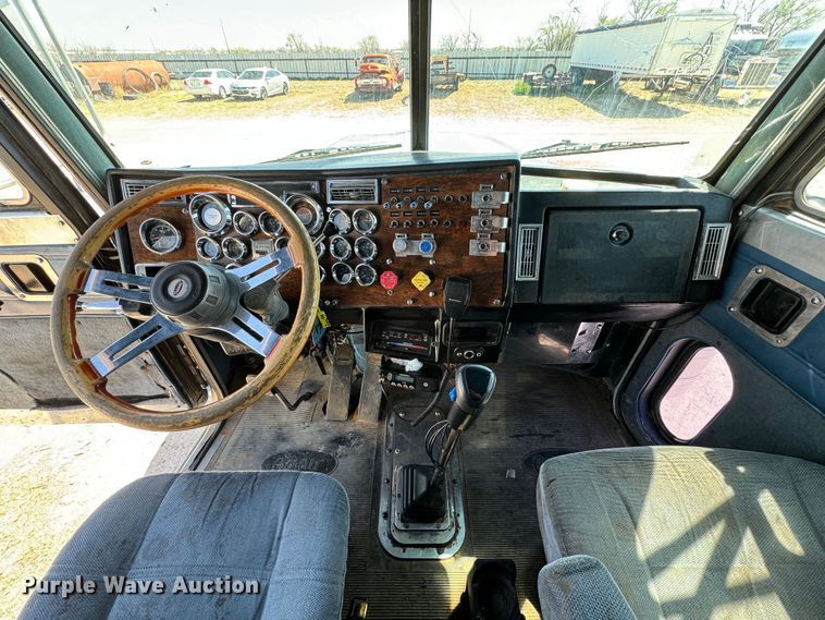 image for item DK6807 1993 Peterbilt 379 semi truck