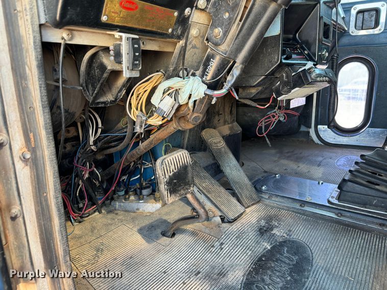 image for item DK6807 1993 Peterbilt 379 semi truck