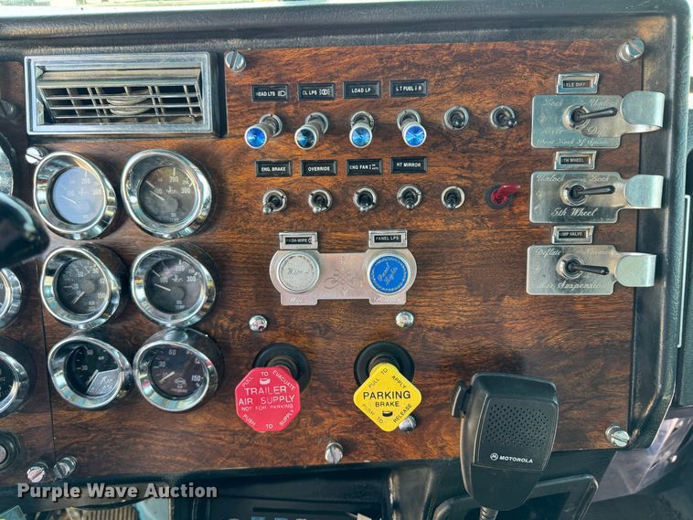 image for item DK6807 1993 Peterbilt 379 semi truck