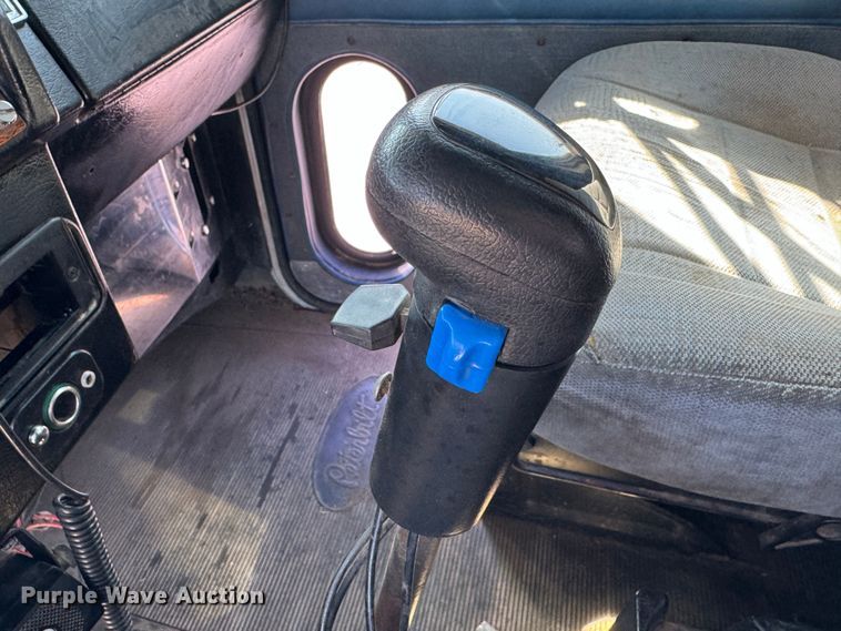 image for item DK6807 1993 Peterbilt 379 semi truck