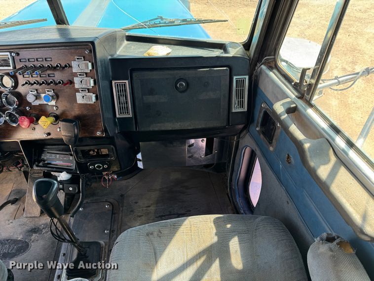 image for item DK6807 1993 Peterbilt 379 semi truck