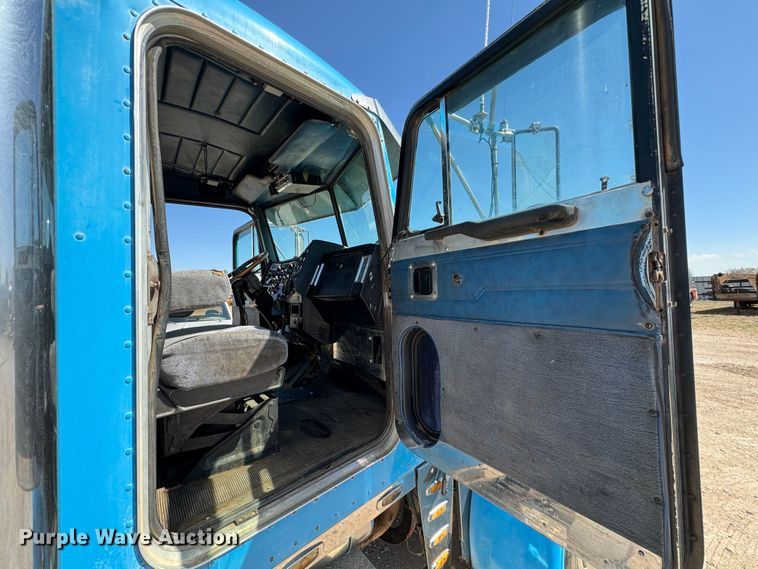 image for item DK6807 1993 Peterbilt 379 semi truck