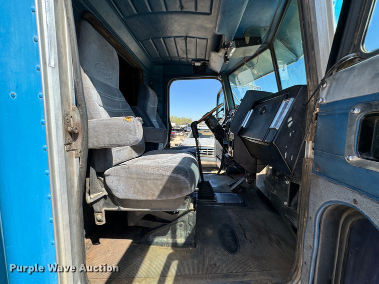 image for item DK6807 1993 Peterbilt 379 semi truck