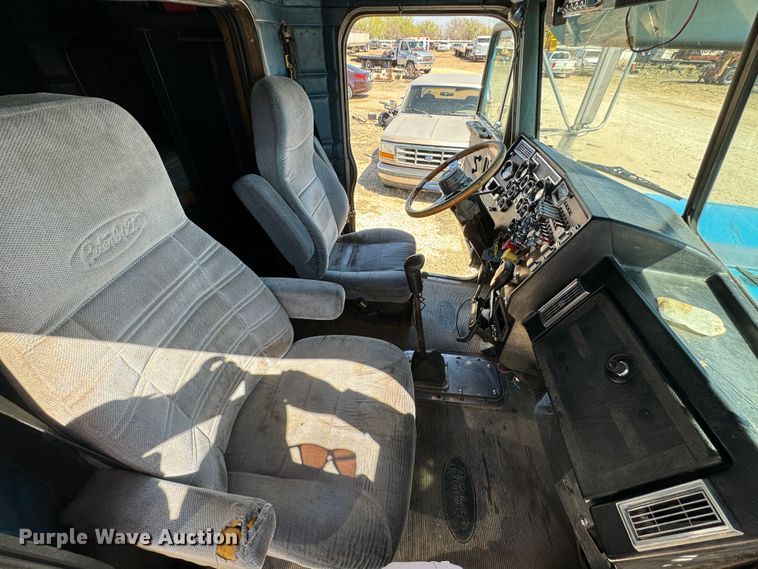 image for item DK6807 1993 Peterbilt 379 semi truck