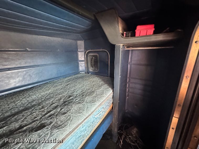 image for item DK6807 1993 Peterbilt 379 semi truck