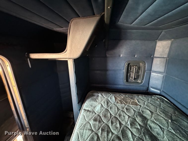 image for item DK6807 1993 Peterbilt 379 semi truck