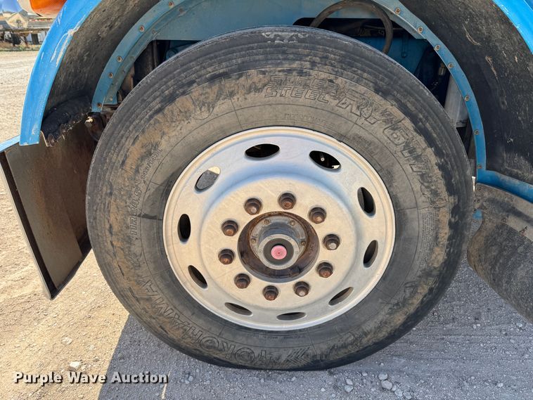 image for item DK6807 1993 Peterbilt 379 semi truck