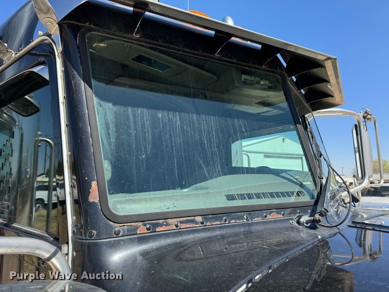 image for item DK6809 2006 Peterbilt 379 semi truck