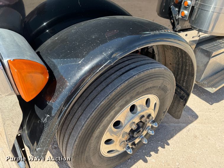 image for item DK6809 2006 Peterbilt 379 semi truck