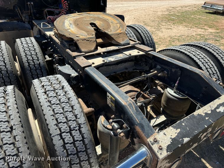 image for item DK6809 2006 Peterbilt 379 semi truck