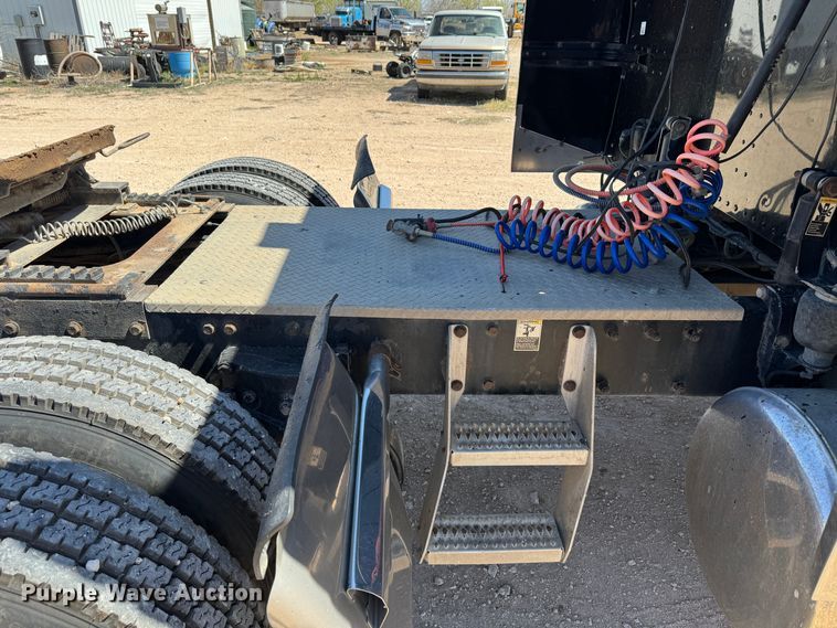 image for item DK6809 2006 Peterbilt 379 semi truck