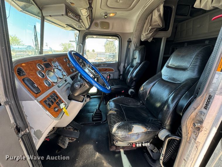 image for item DK6809 2006 Peterbilt 379 semi truck