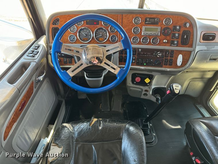 image for item DK6809 2006 Peterbilt 379 semi truck