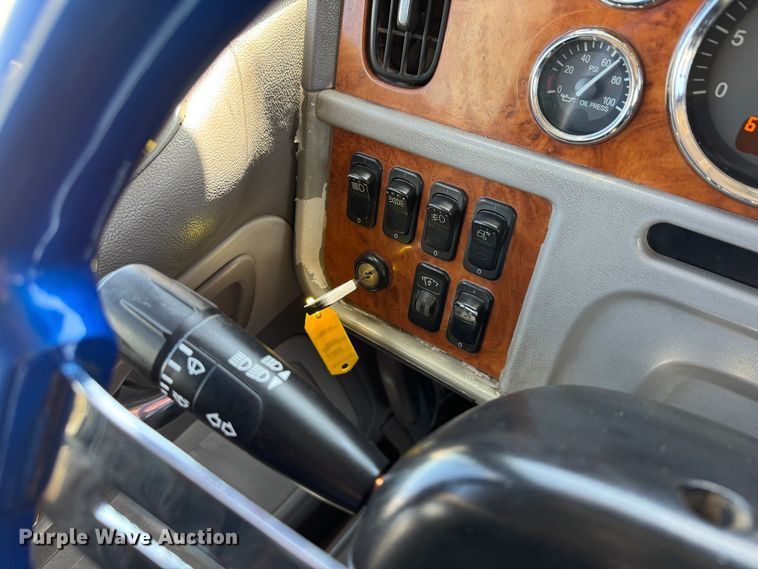 image for item DK6809 2006 Peterbilt 379 semi truck