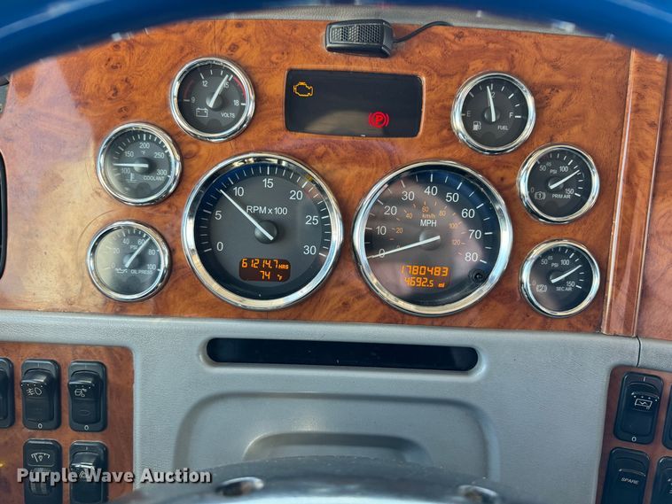 image for item DK6809 2006 Peterbilt 379 semi truck