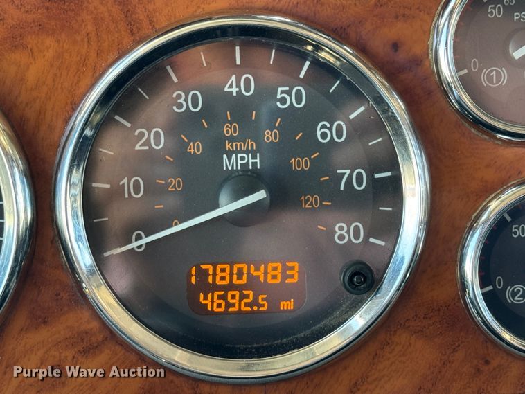 image for item DK6809 2006 Peterbilt 379 semi truck