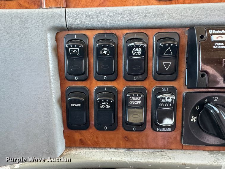 image for item DK6809 2006 Peterbilt 379 semi truck