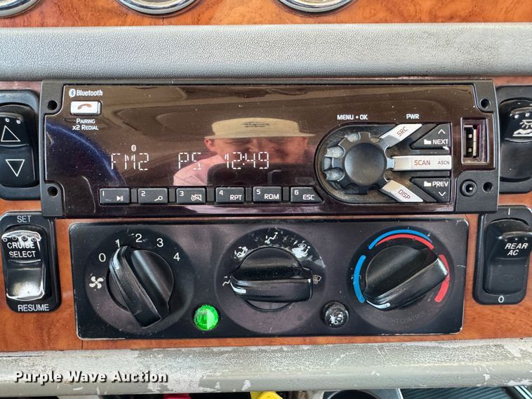 image for item DK6809 2006 Peterbilt 379 semi truck