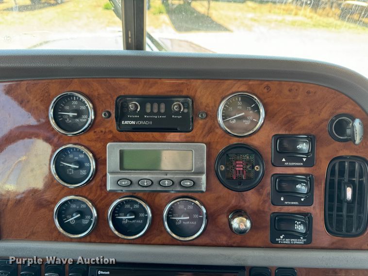 image for item DK6809 2006 Peterbilt 379 semi truck