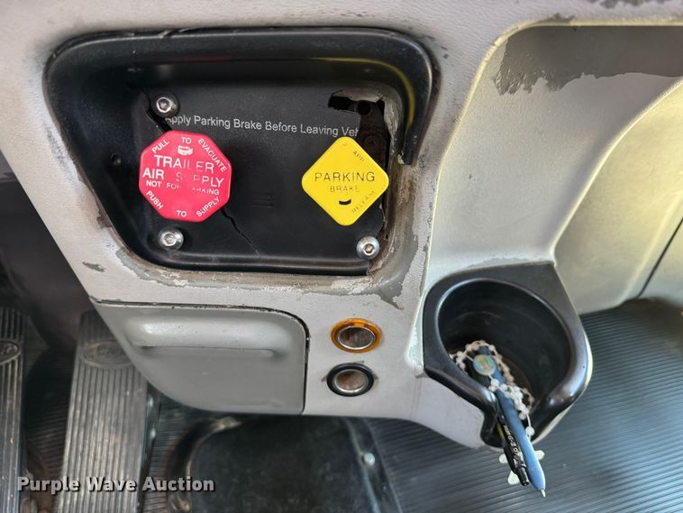 image for item DK6809 2006 Peterbilt 379 semi truck