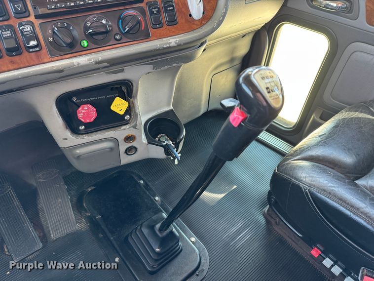 image for item DK6809 2006 Peterbilt 379 semi truck