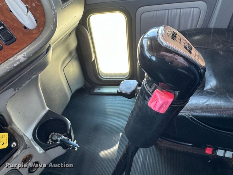 image for item DK6809 2006 Peterbilt 379 semi truck