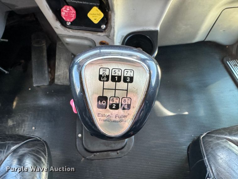 image for item DK6809 2006 Peterbilt 379 semi truck