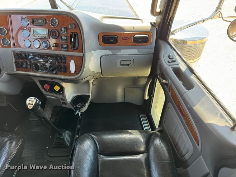 image for item DK6809 2006 Peterbilt 379 semi truck