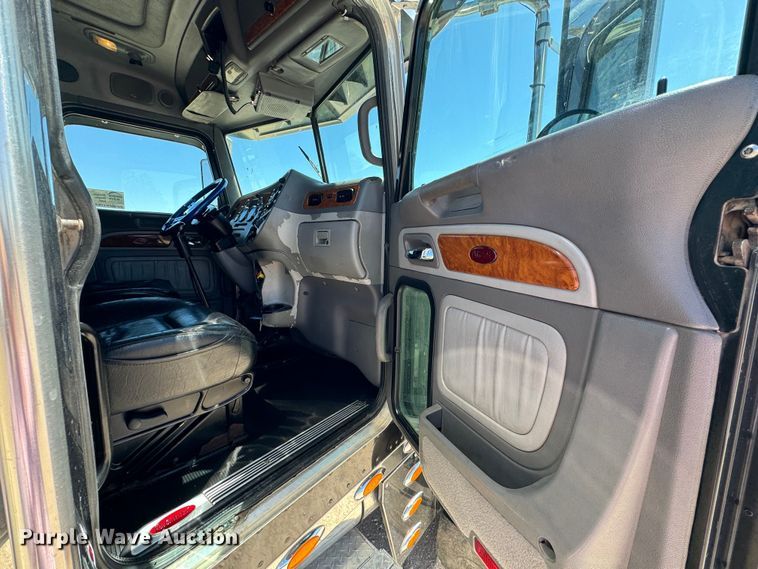 image for item DK6809 2006 Peterbilt 379 semi truck