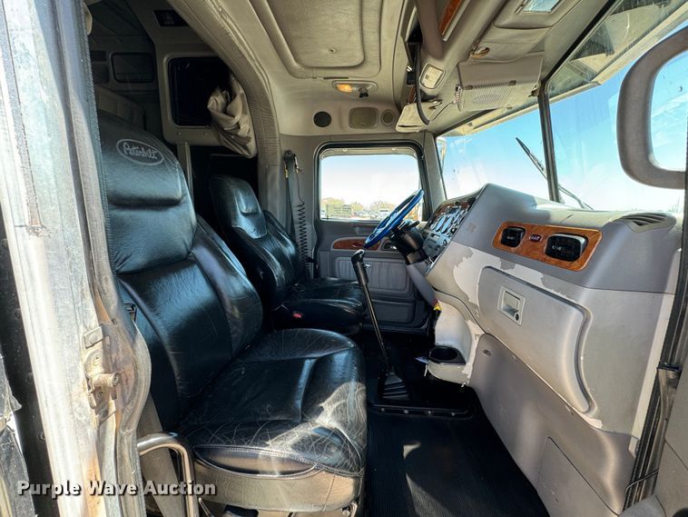 image for item DK6809 2006 Peterbilt 379 semi truck