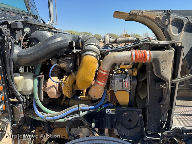 image for item DK6809 2006 Peterbilt 379 semi truck