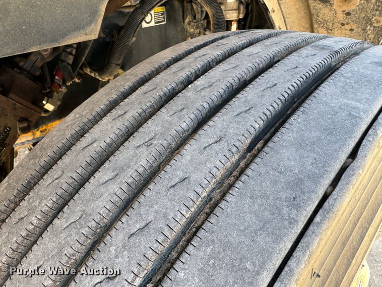 image for item DK6809 2006 Peterbilt 379 semi truck