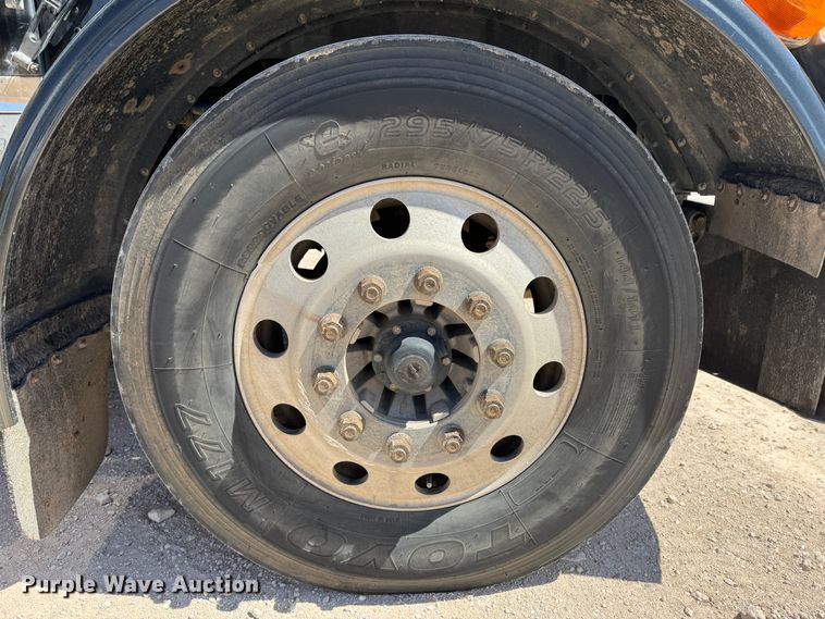 image for item DK6809 2006 Peterbilt 379 semi truck