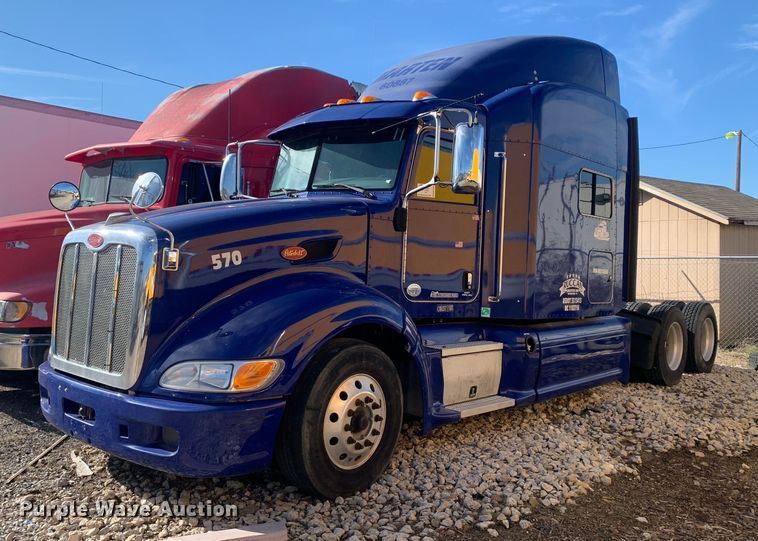 image for item DM7764 2014 Peterbilt 386 semi truck