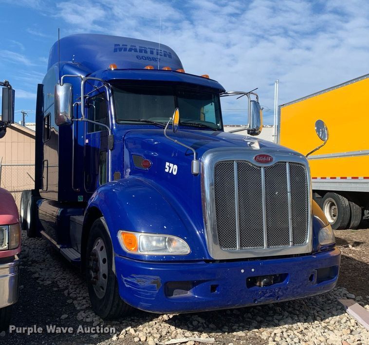 image for item DM7764 2014 Peterbilt 386 semi truck