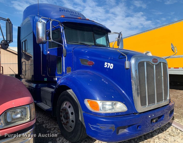 image for item DM7764 2014 Peterbilt 386 semi truck