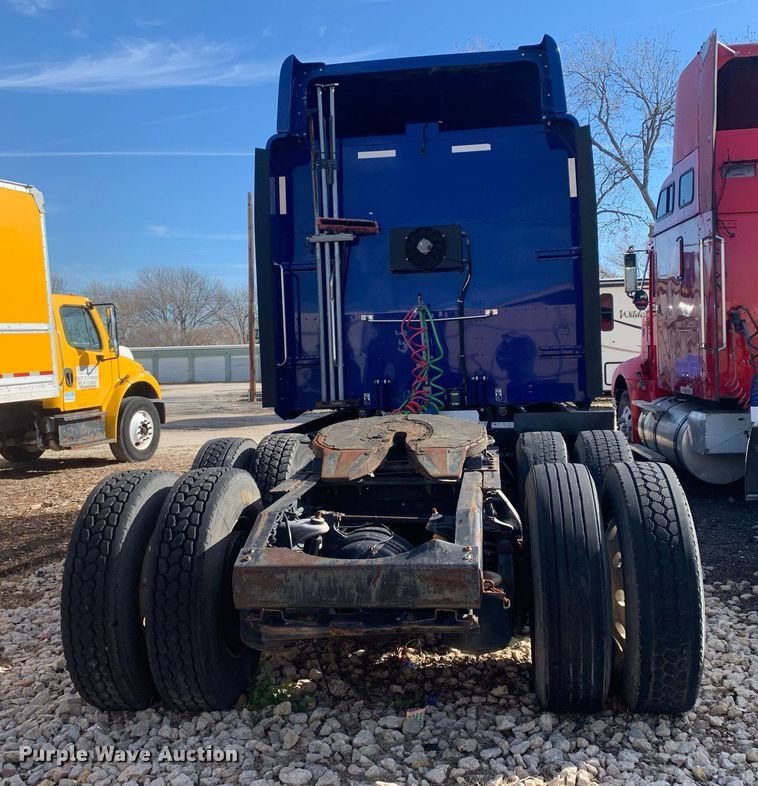 image for item DM7764 2014 Peterbilt 386 semi truck