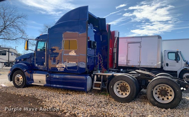 image for item DM7764 2014 Peterbilt 386 semi truck