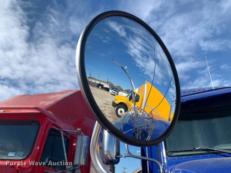 image for item DM7764 2014 Peterbilt 386 semi truck